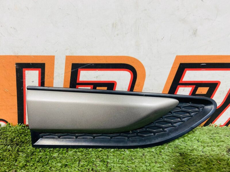 LR058535 Wing grille right Land Rover Discovery Sport L550 (2015-) used cost 75 € in stock 1 pcs.