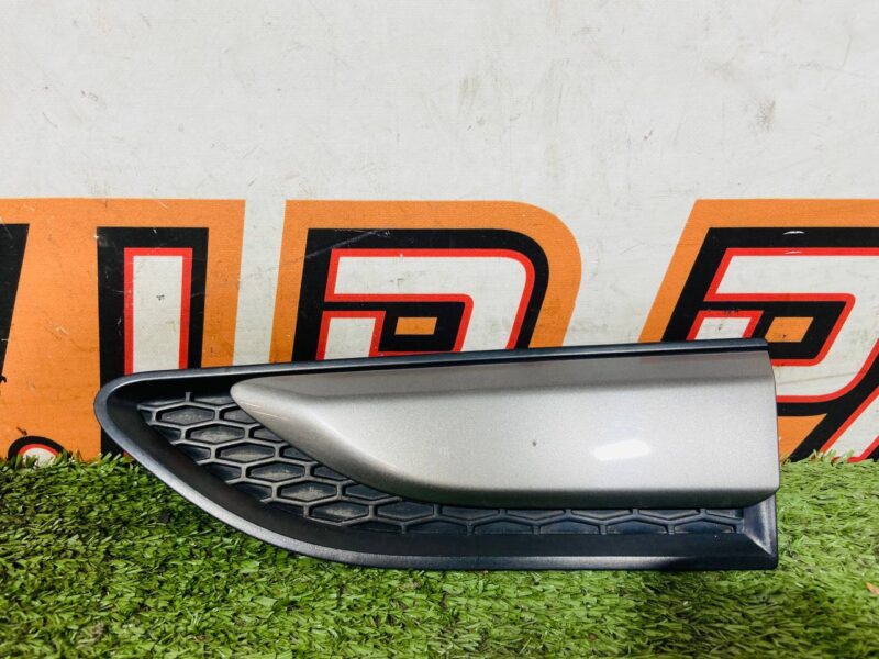 LR058538 Wing grille left Land Rover Discovery Sport L550 (2015-) used cost 75 € in stock 1 pcs.