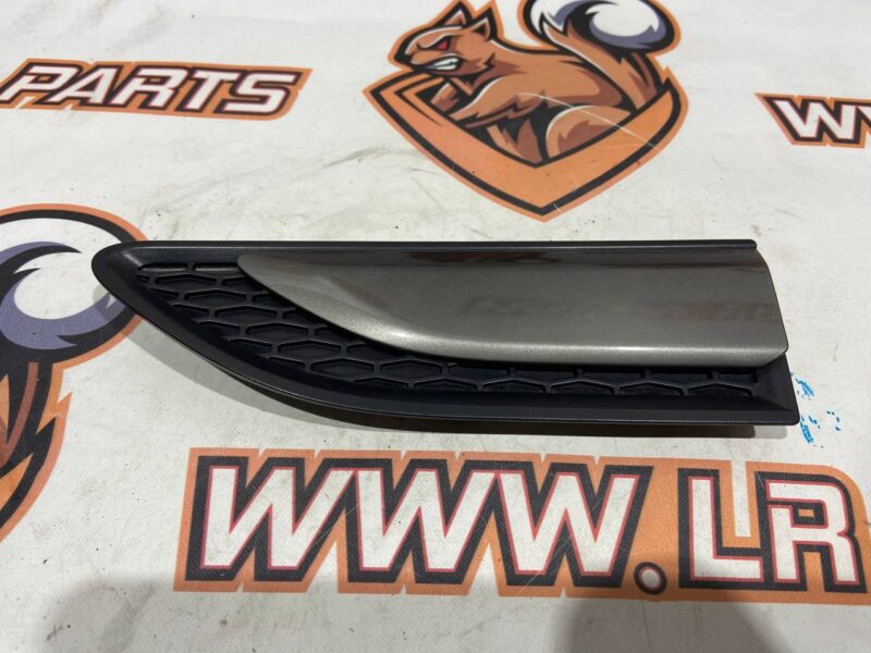 LR058538 Wing grille left Land Rover Discovery Sport L550 (2015-) used cost 75 € in stock 1 pcs.