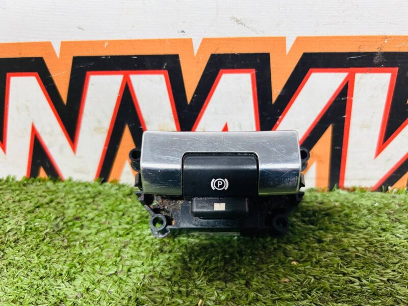 LR060857 Handbrake button Land Rover Discovery Sport L550 (2015-) Used cost 30 € in stock 1 pcs.