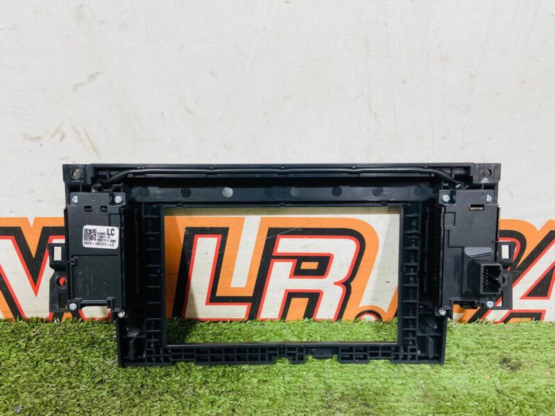 LR060868 Land Rover Discovery Sport L550 (2015-) Screen Button Block Used cost  € in stock 1 pcs.