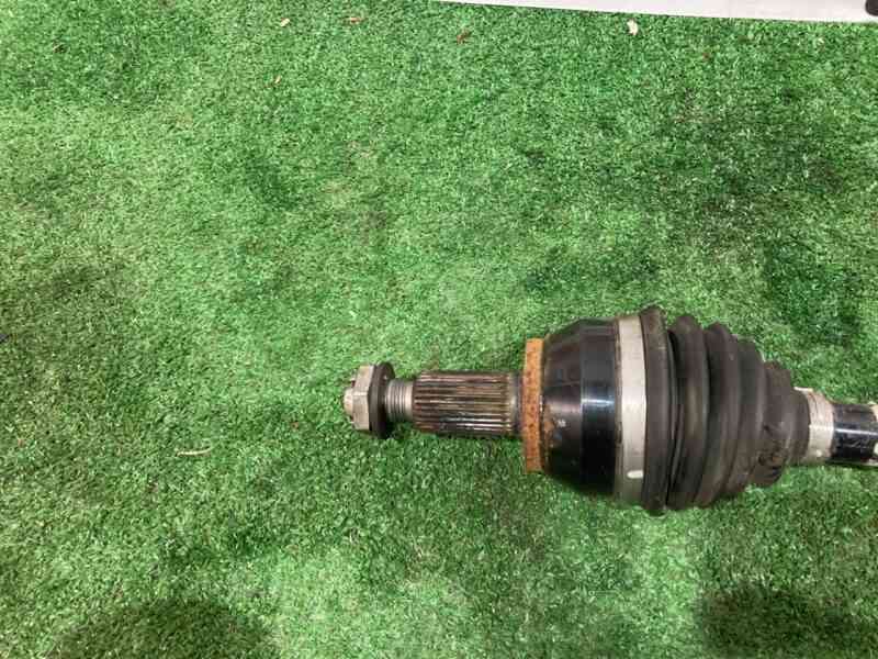 LR064252 Front left axle Range Rover L405 (2013-2021) Used cost 275 € in stock 1 pcs.