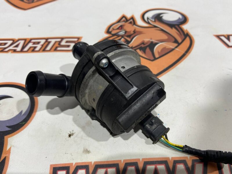 LR067228 Water Pump 3.0 Range Rover Sport L494 (2014-2022) Used cost 100 € in stock 2 pcs.