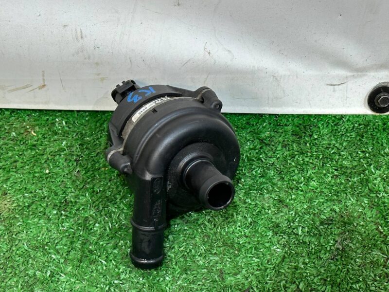LR067228 Water Pump 3.0 Range Rover Sport L494 (2014-2022) Used cost 100 € in stock 2 pcs.