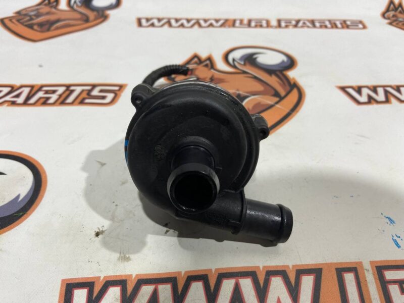 LR067228 Water Pump 3.0 Range Rover Sport L494 (2014-2022) Used cost 100 € in stock 2 pcs.