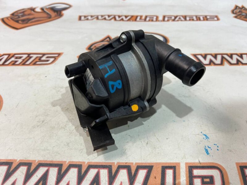LR067228 Water Pump 3.0 Range Rover Sport L494 (2014-2022) Used cost 100 € in stock 2 pcs.