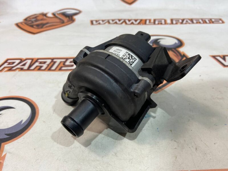 LR067228 Water Pump 3.0 Range Rover Sport L494 (2014-2022) Used cost 100 € in stock 2 pcs.