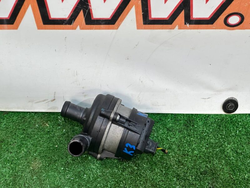 LR067228 Water Pump 3.0 Range Rover Sport L494 (2014-2022) Used cost 100 € in stock 2 pcs.