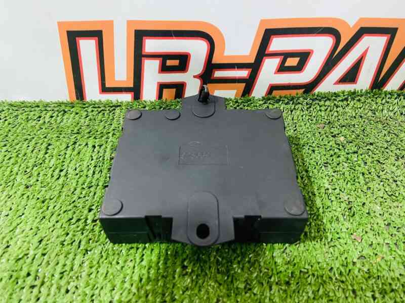 LR072369 Electronic unit rear hatch (without hands) Land Rover Discovery Sport L550 (2015-) Used cost 80 € in stock 1 pcs.