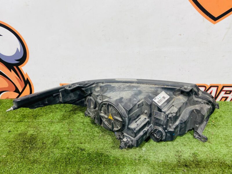 LR087289 Headlight left Range Rover Sport L494 (2014-2022) Used cost 650 € in stock 1 pcs.