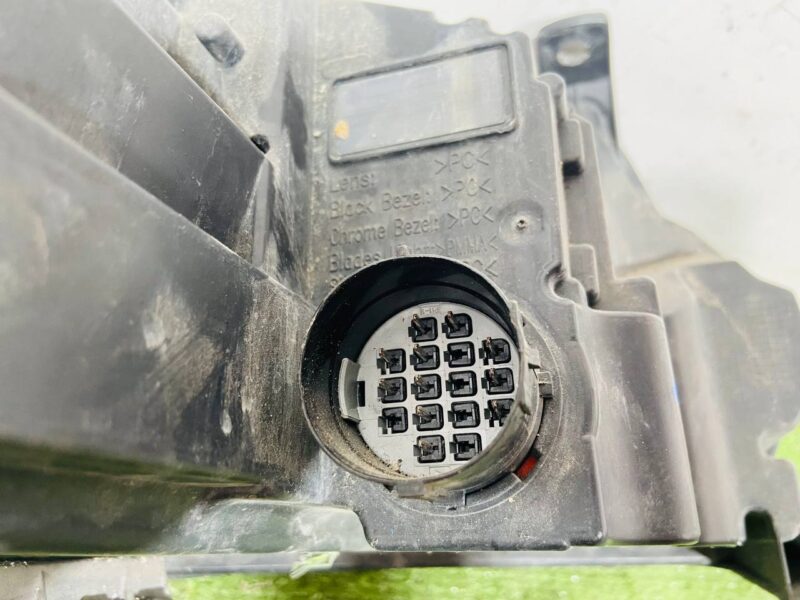 LR087289 Headlight left Range Rover Sport L494 (2014-2022) Used cost 650 € in stock 1 pcs.