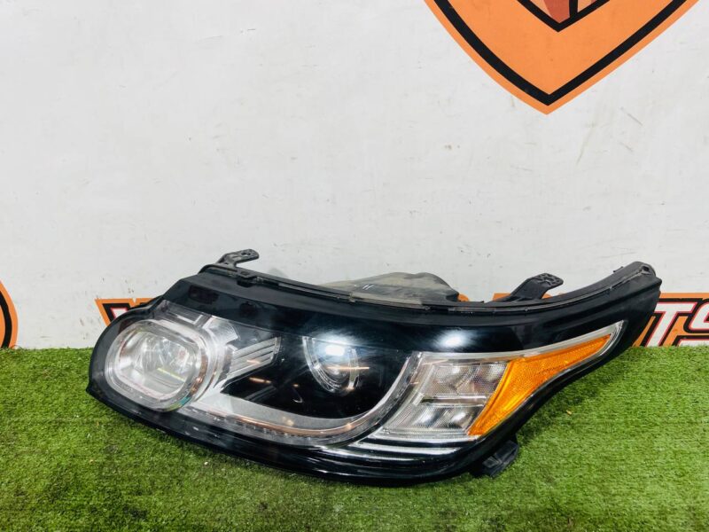 LR087289 Headlight left Range Rover Sport L494 (2014-2022) Used cost 650 € in stock 1 pcs.