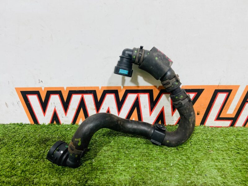 LR091817 Radiator Hose (Intermediate Heat Exchanger Outlet) Range Rover Velar L560 (2018-) Used - Image 14