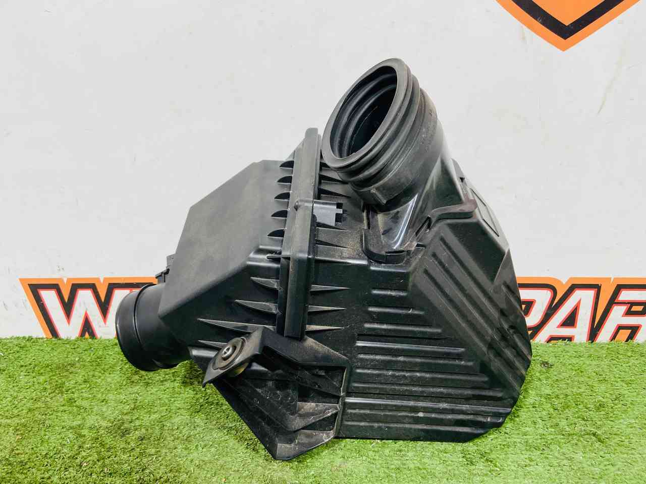 LR094063 Air filter housing Land Rover Discovery Sport L550 (2015-) used cost 300 € in stock 1 pcs.