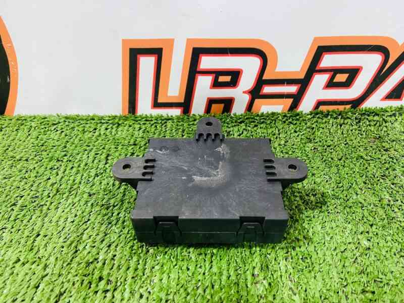 LR095501 Driver's door comfort module Land Rover Discovery Sport L550 (2015-) USED cost  € in stock 1 pcs.