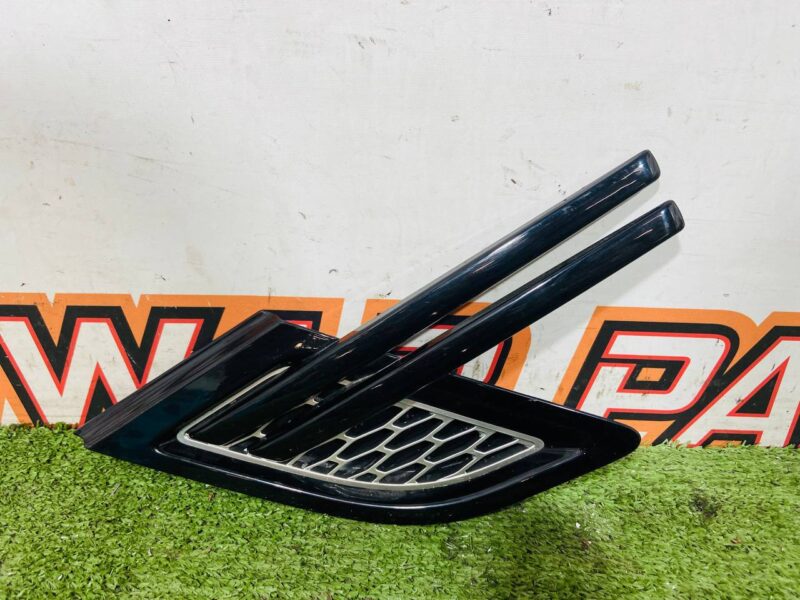 LR106237 Left fender grille Range Rover Sport L494 (2014-2022) Used cost 60 € in stock 1 pcs.