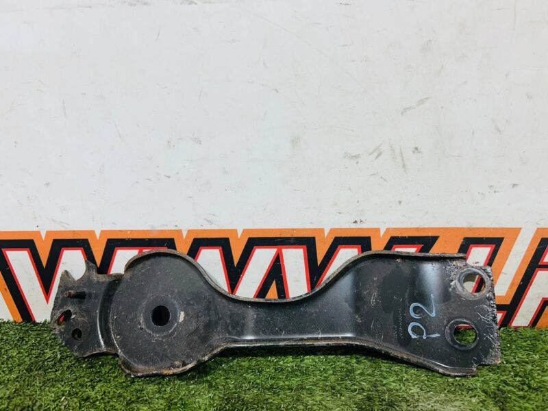LR113742 Right Rear Beam Bracket Range Rover Evoque New L551 (2019-) Used cost  € in stock 1 pcs.