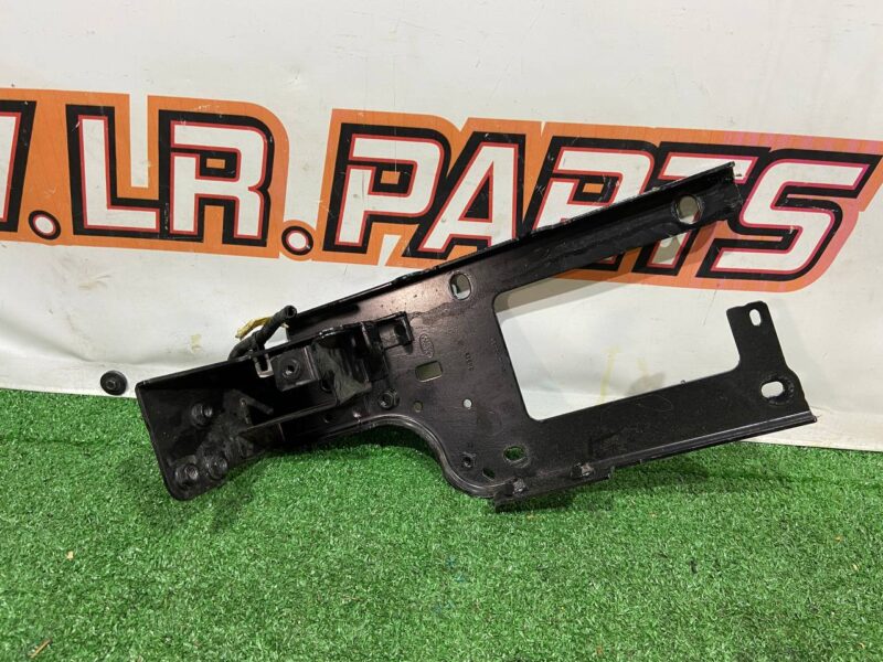 LR117328 Radiator mount support left Land Rover Discovery Sport L550 (2015-) Used cost 70 € in stock 4 pcs.