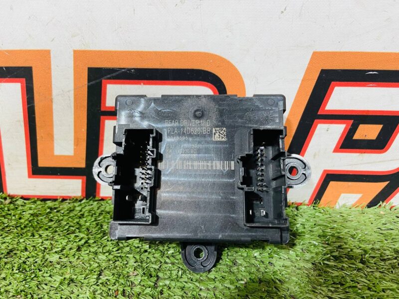 LR117891 Rear door comfort unit driver's side Range Rover Sport L494 (2014-2022) USED cost 50 € in stock 1 pcs.