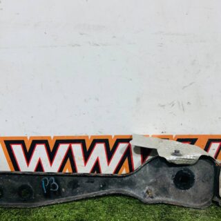 LR126220 Rear beam bracket right Land Rover Discovery Sport L550 (2015-) Used cost  € in stock 1 pcs.