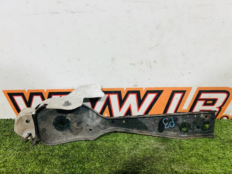 LR126223 Rear beam bracket left Land Rover Discovery Sport L550 (2015-) Used cost  € in stock 1 pcs.