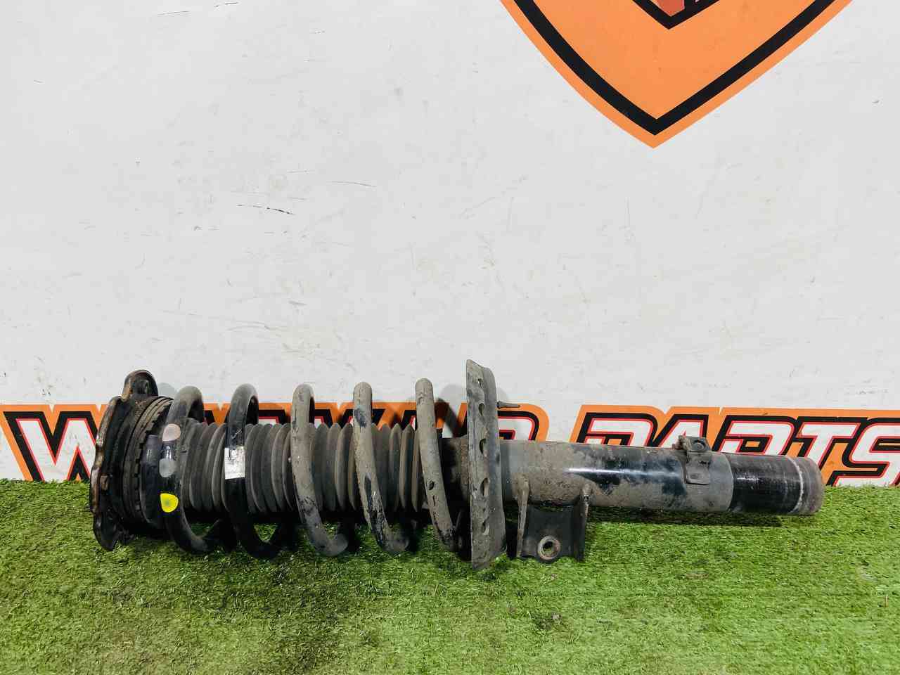 LR126237 Shock absorber front right Land Rover Discovery Sport L550 (2015-) Used cost 180 € in stock 1 pcs.