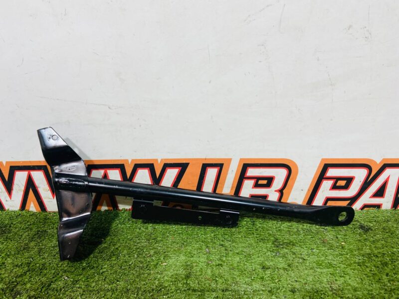LR128480 Body support plate left Land Rover Discovery Sport L550 (2015-) Used cost 30 € in stock 1 pcs.