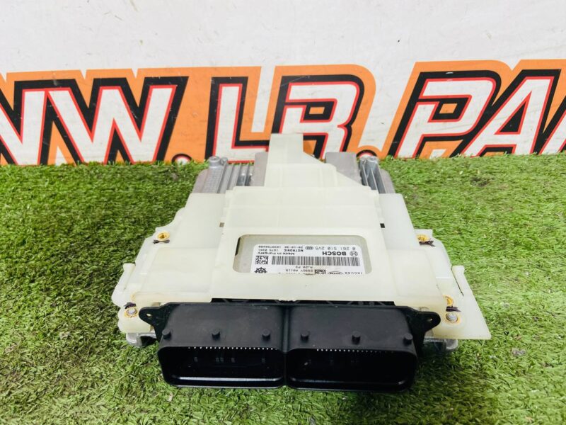 LR135174 Engine control unit Range Rover Evoque New L551 (2019-) used cost  € in stock 1 pcs.