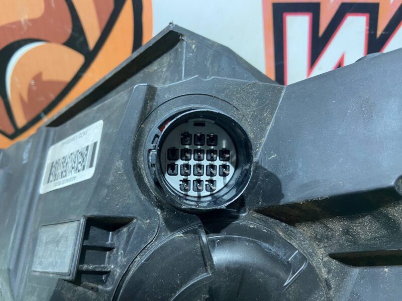LR137224 Left halogen headlight Land Rover Discovery Sport L550 (2015-) Used cost 350 € in stock 1 pcs.
