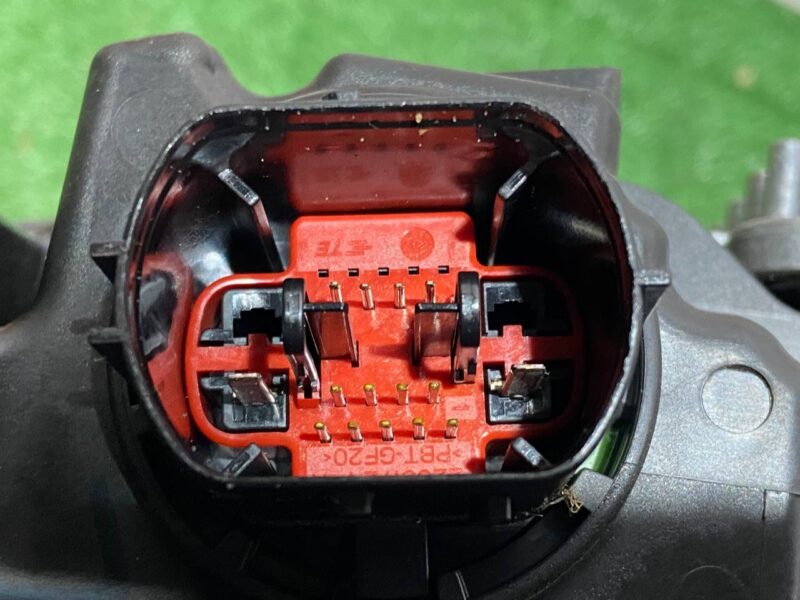 LR137595 Headlight right LED 2019- Land Rover Discovery Sport L550 (2015-) Used cost 750 € in stock 2 pcs.