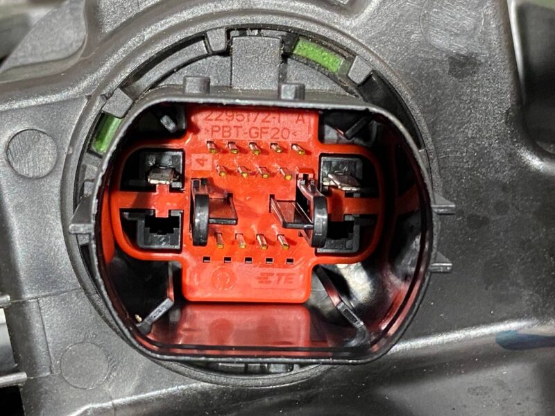 LR137596 Headlight left LED 2019- Land Rover Discovery Sport L550 (2015-) Used cost 750 € in stock 2 pcs.