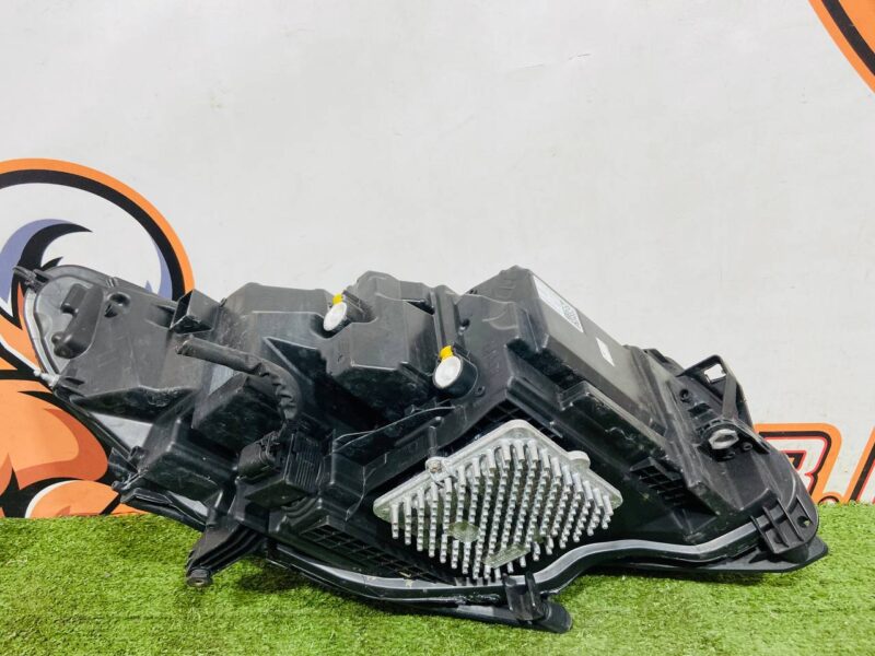 LR137596 Headlight left LED 2019- Land Rover Discovery Sport L550 (2015-) Used cost 750 € in stock 2 pcs.