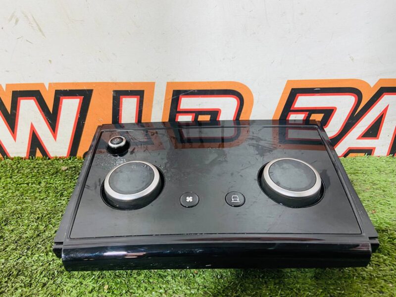 LR139893 Heater control unit Land Rover Discovery Sport L550 (2015-) Used cost  € in stock 1 pcs.