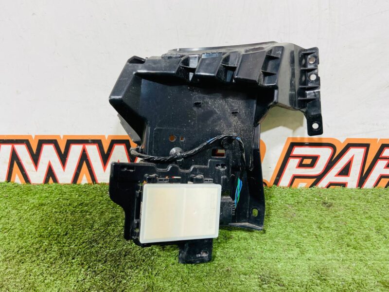 LR144369 Blind Spot Sensor with Bracket Right Land Rover Discovery Sport L550 (2015-) Used cost  € in stock 1 pcs.