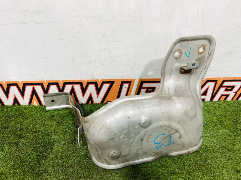 LR145126 Fuel tank clamp right Land Rover Discovery Sport L550 (2015-) Used cost  € in stock 1 pcs.