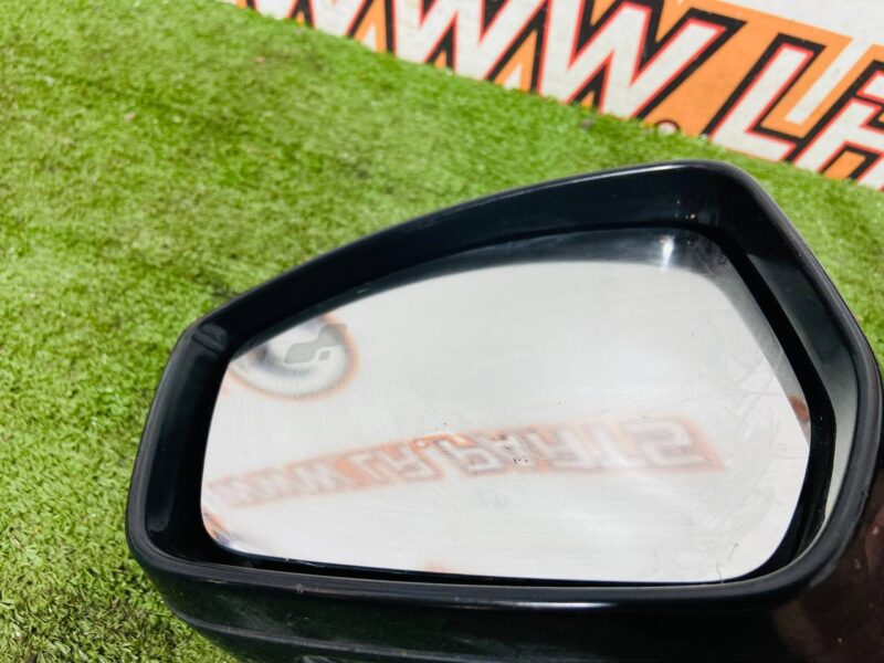 LR145252 Left exterior mirror complete Land Rover Discovery Sport L550 (2015-) Used cost  € in stock 1 pcs.
