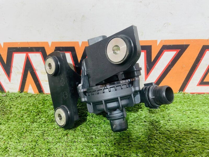 LR146321 Additional pump for cooling system Range Rover Velar L560 (2018-) USED cost 130 € in stock 2 pcs.