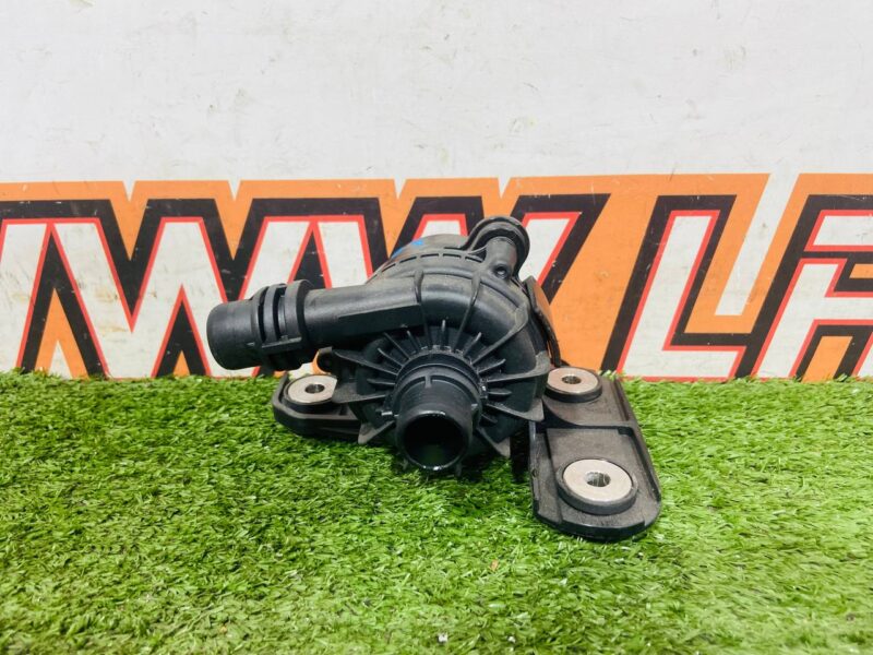 LR146321 Additional pump for cooling system Range Rover Velar L560 (2018-) USED cost 130 € in stock 2 pcs.