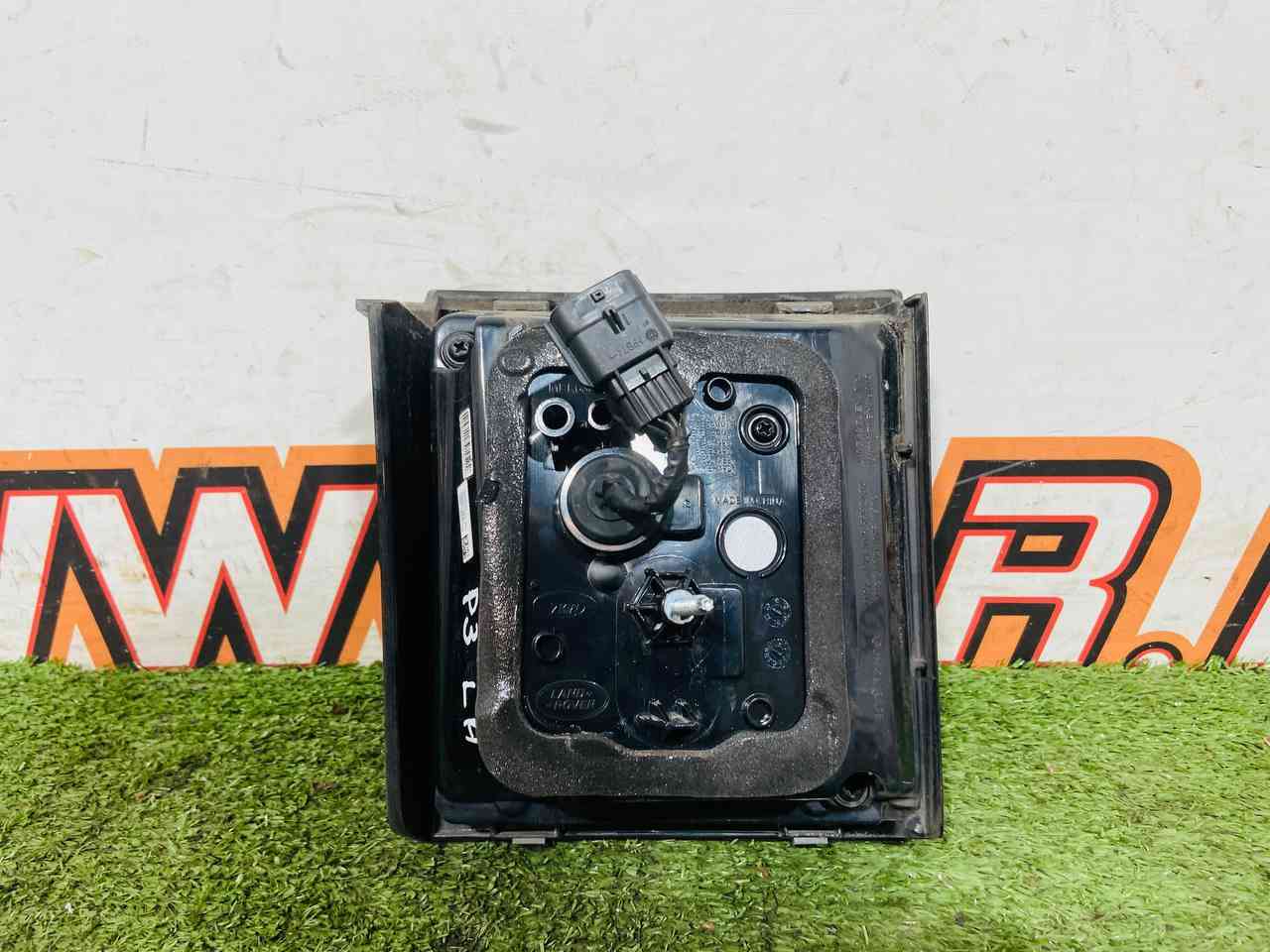 LR149771 Rear left light in the trunk lid 2019- Land Rover Discovery Sport L550 (2015-) Used cost 125 € in stock 1 pcs.