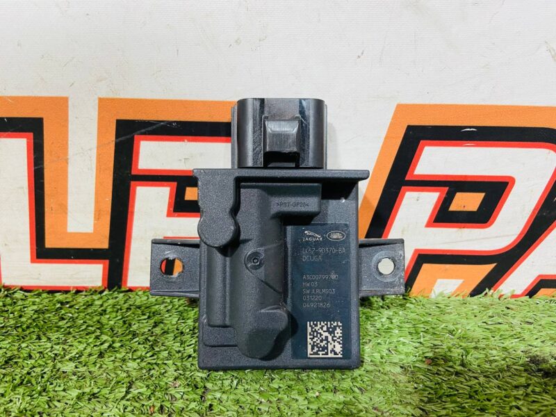 LR159937  Fuel pump control unit 2.0D 3.0D Range Rover Sport L494 (2014-2022) USED - Image 13