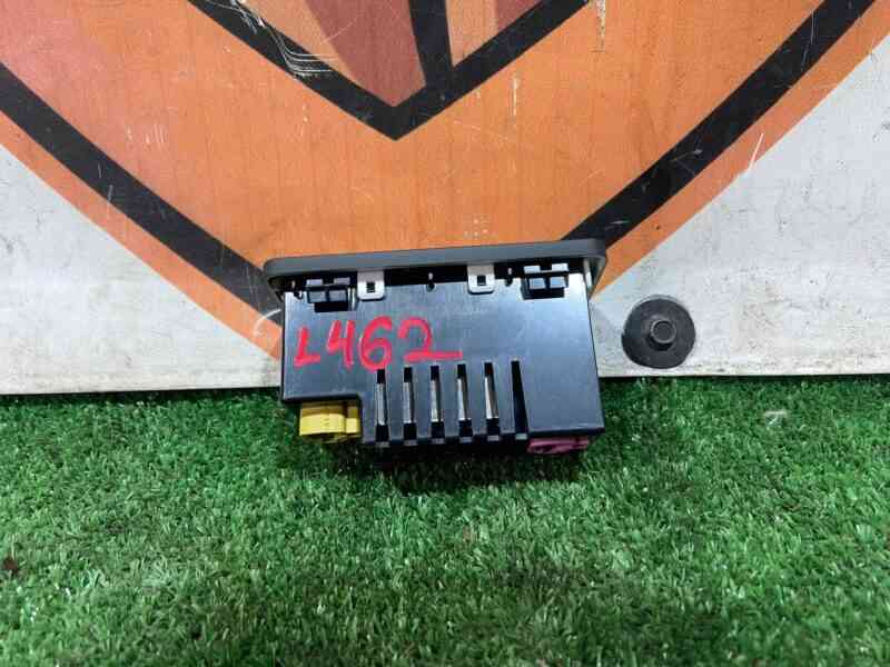LR161829 Land Rover Discovery 5 L462 (2017-) Center Console Audio Interface Used cost 50 € in stock 2 pcs.