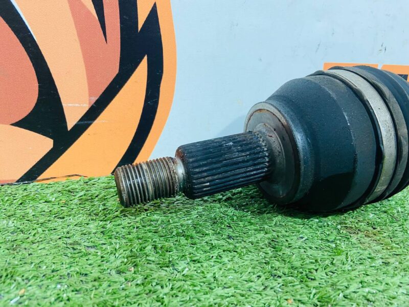 LR180070 Front axle shaft 2.0TD left Land Rover Discovery Sport L550 (2015-) USED cost 330 € in stock 4 pcs.