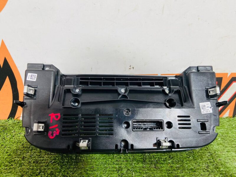 T2H37691 Air Conditioning Control Panel Jaguar F-Pace X761 (2017-) Used cost 200 € in stock 1 pcs.