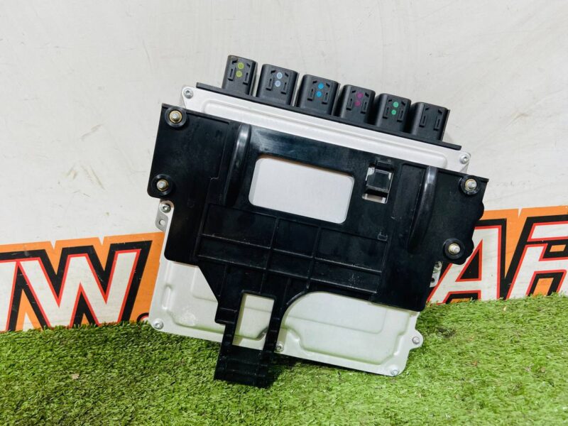 T2H52236 Engine control unit Jaguar F-Pace X761 (2017-) Used cost 250 € in stock 4 pcs.