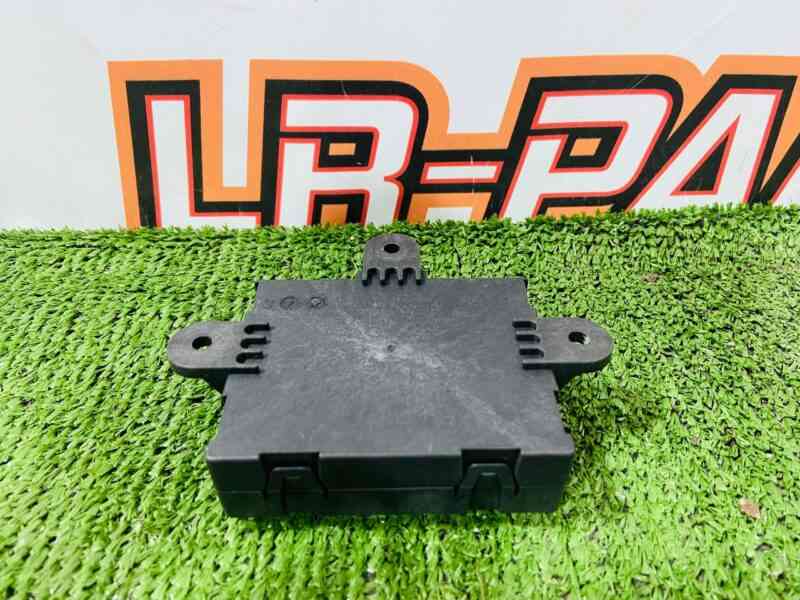 T4A14037 Rear door comfort unit, driver's side Jaguar F-Pace X761 (2017-) USED cost 85 € in stock 1 pcs.
