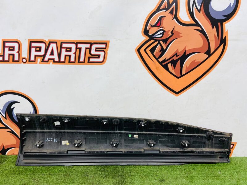 T4K10128LML Front left lower door molding Jaguar I-Pace X590 (2018-) Used - Image 18