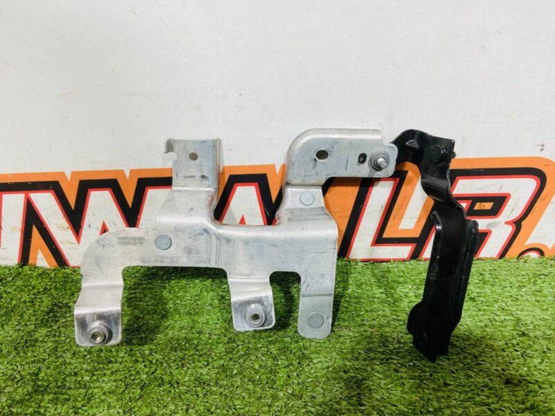 T4K11590 Left fuse box bracket Jaguar I-Pace X590 (2018-) Used cost 20 € in stock 1 pcs.