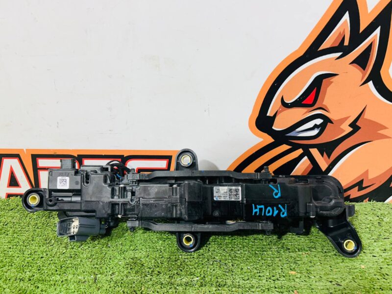 T4K1292 Door handle outer rear left Jaguar I-Pace (2018-) Used cost 100 € in stock 3 pcs.