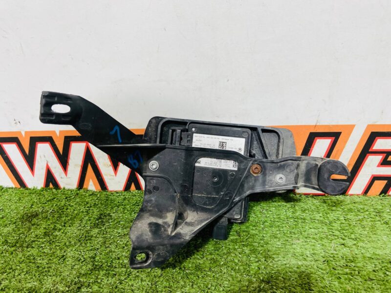 T4K5723 Sensor of dead (blind) zones left JAGUAR I-PACE Used cost 300 € in stock 3 pcs.