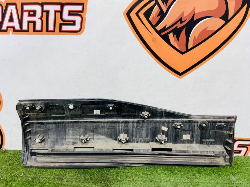 T4K9214LML Molding door rear right lower Jaguar I-Pace X590 (2018-) Used - Image 15